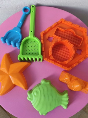 Beach toys used, set of 6 pieces