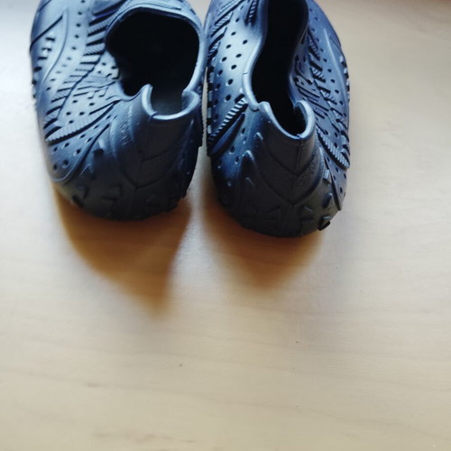 Rubber beach shoes like new, size 26/27, blue
