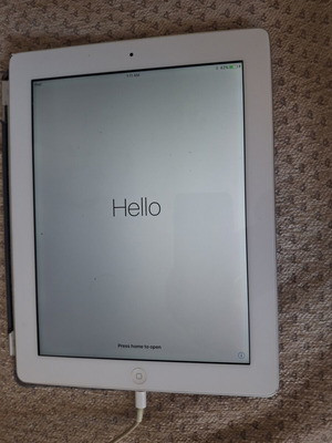 iPad 4th Gen Model A1458 16GB White with Charger and Case