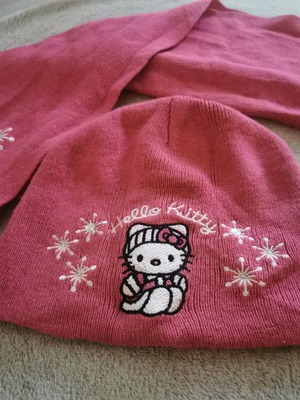 Hello Kitty pink scarf and beanie set like new