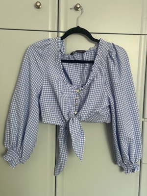 Zara medium shirt used with tie front and elastic cuffs
