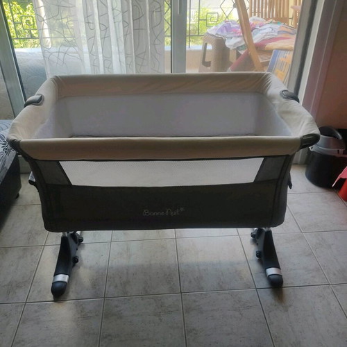 Bonne Nuit baby cot like new with mattress and adjustable height