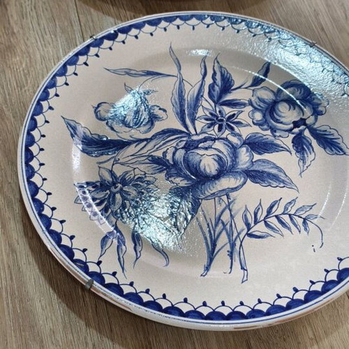 Decorative plates like new, pack of 2, handmade with artist signature