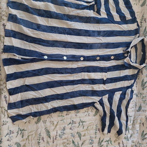 Shirt short-sleeved summer like new, size M, white and blue