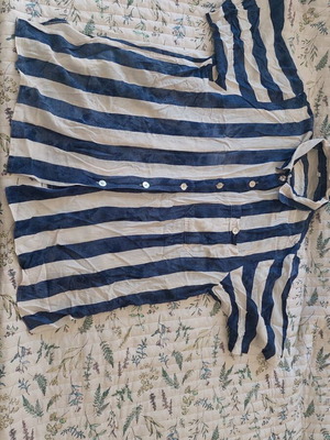 Shirt short-sleeved summer like new, size M, white and blue