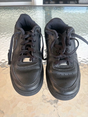 Nike Air Force 1 παιδικά παπούτσια σαν καινούργια, νούμερο 36,5, μαύρα