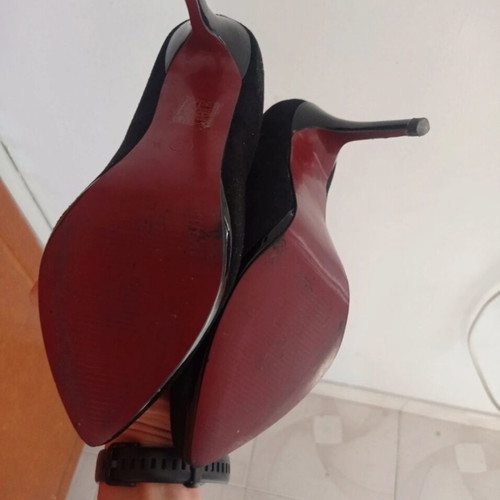 Verde suede heels size 38 like new, black and red sole