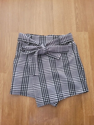 Skirt-shorts new with belt, size S / 36 / 8
