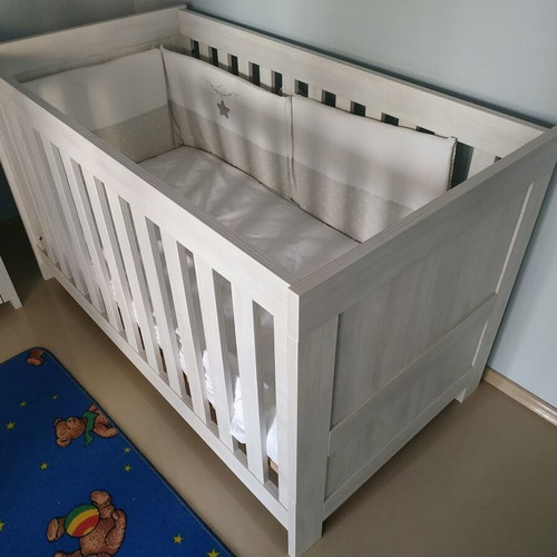 Nado Aqua White Baby Bed and Dresser Set like new with mattress