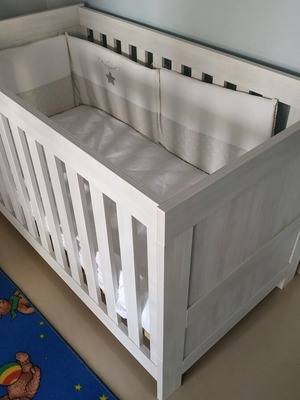 Nado Aqua White Baby Bed and Dresser Set like new with mattress