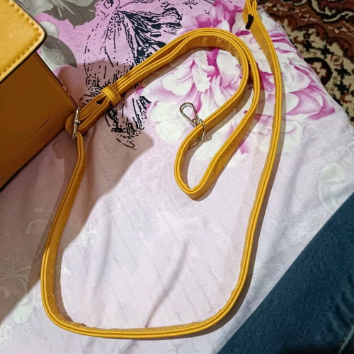 BagtoBag yellow hand bag used with detachable strap