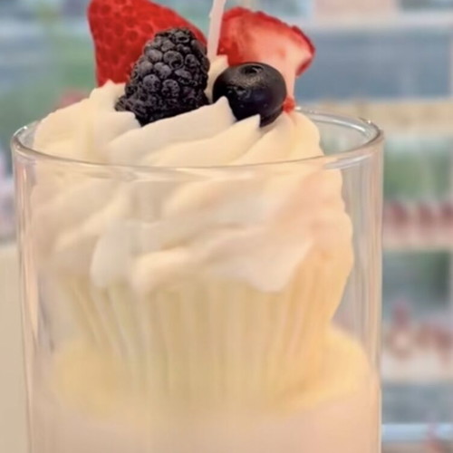Cupcake candle new, fruity
