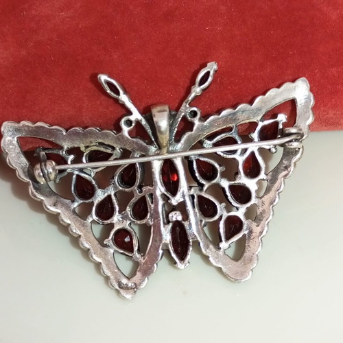 Silver brooch 925 with garnets like new