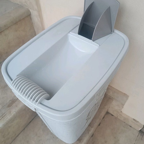 Rotho Plastic Feeder for Dog & Cat 25lt Beige like new