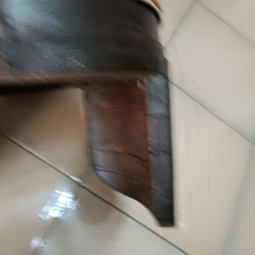 Σκαμπό από μασίφ αφρικανικό ξύλο σαν καινούργιο, βαρύ και σταθερό