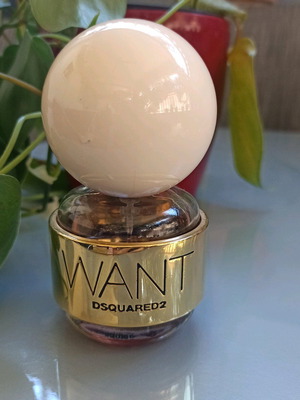 Want DSQUARED² 50ml like new Eau de Parfum