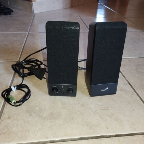 Genius SP-S110 2-piece stereo speakers like new