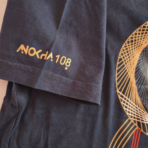Anokha 108 unisex t-shirt like new, size L, blue with geometric design