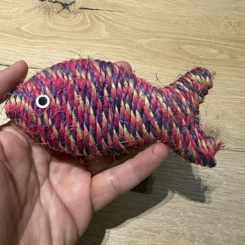 Cat toy fish used, in good condition