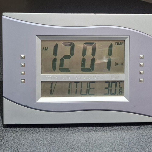 Kenko Digital Clock with Thermometer and Calendar like new