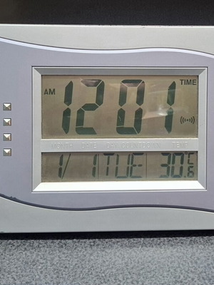 Kenko Digital Clock with Thermometer and Calendar like new