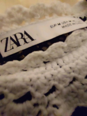 Knitted black Zara blouse like new with white collar L 40/12