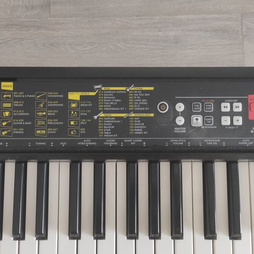 Yamaha Portable Keyboard PSR-F52 with power supply and stand