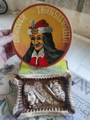 Σουβενίρ από Τρανσυλβανία "Vlad the Impaler" τασάκι ξύλινο και διακοσμητικό τοίχου σαν καινούργια