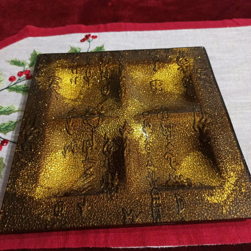 Christmas platter like new in gold and earth tones