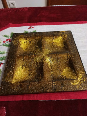 Christmas platter like new in gold and earth tones