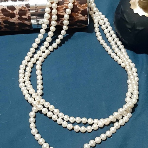 Necklace with real white pearls new, from personal collection, very long