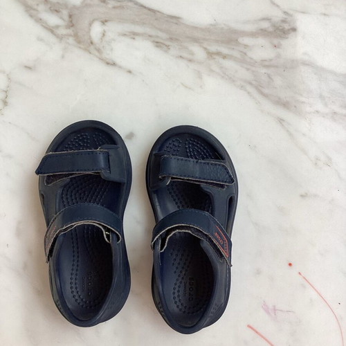 Crocs unisex sandals c8 (24-25) like new, blue