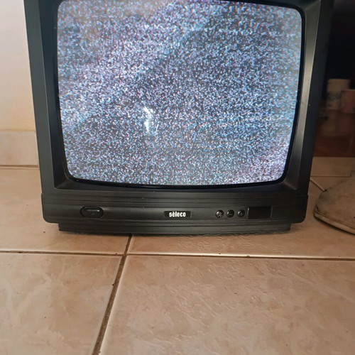 Seleco TV 14 inch used