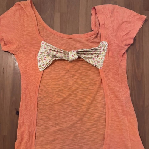 Madame Shoushou Orange Back Bow T-Shirt Size S Like New