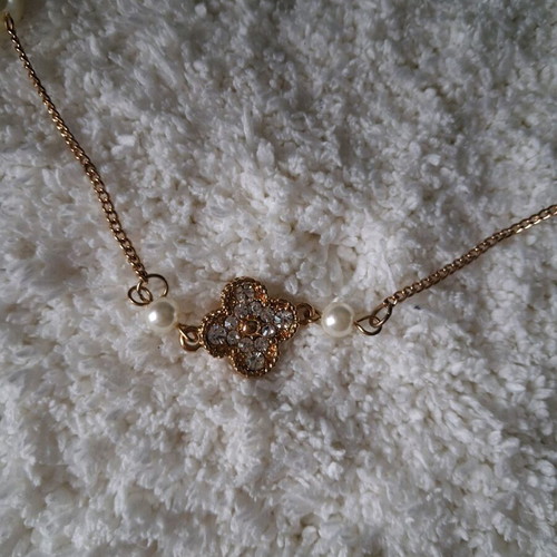 Long faux bijou necklace like new
