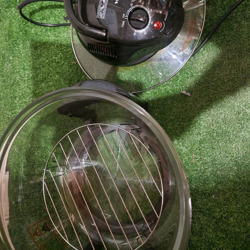 Air Oven like new for baking and thawing