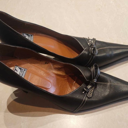 Leather pumps like new, black, size 41