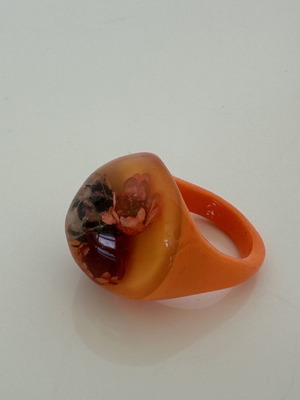 Acrylic ring new with natural flowers