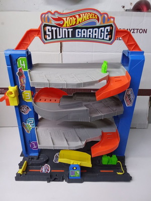 Hot Wheels City Stunt Garage σετ παιχνιδιού, 4 επίπεδα