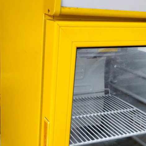 Professional display refrigerator used in excellent condition