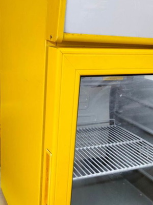 Professional display refrigerator used in excellent condition