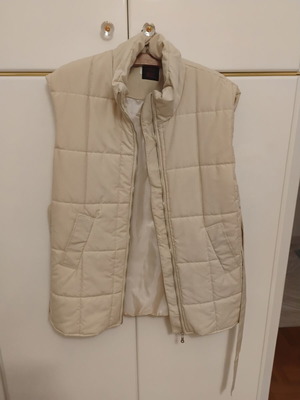 Beige sleeveless vest like new, size L