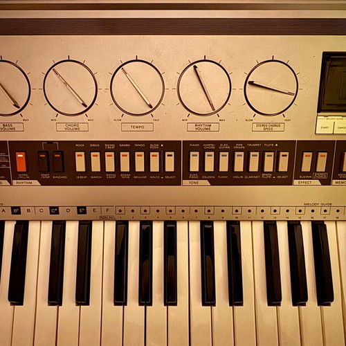 Casio Casiotone CT-810 Vintage Keyboard like new, full set