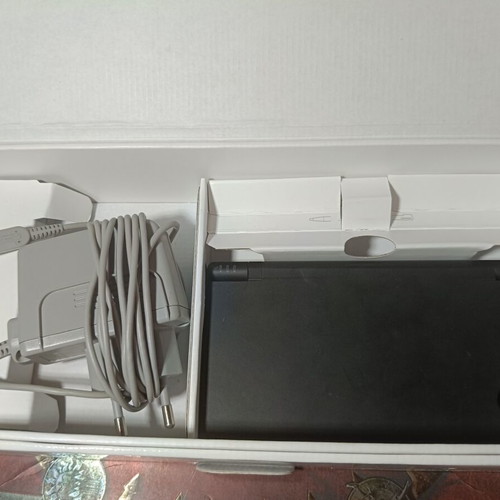 Nintendo DSi Launch Edition μαύρο μεταχειρισμένο με κουτί και φορτιστή