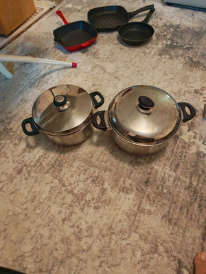 Stainless steel pots like new, set 24cm and 26cm