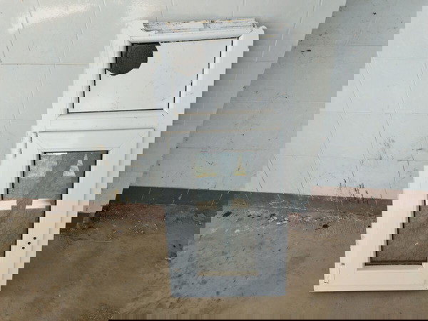 Συνθετικό παράθυρο μπάνιου
