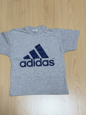 Μπλούζα Adidas σαν καινούργιο, μέγεθος 128 εκ, γκρι