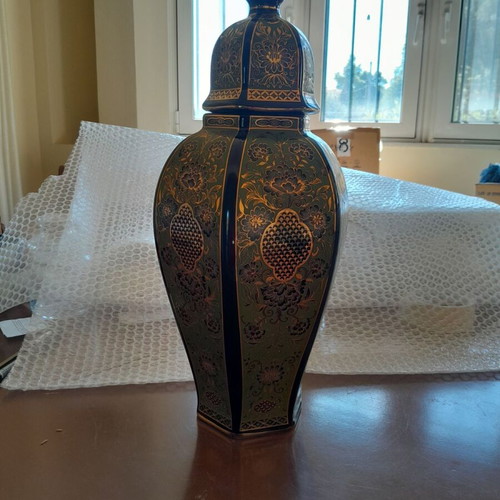 Chinese vase like new
