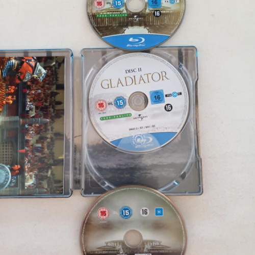 Gladiator Steelbook Edition Blu-Ray used, includes 4 cards and 4K Ultra HD DVD