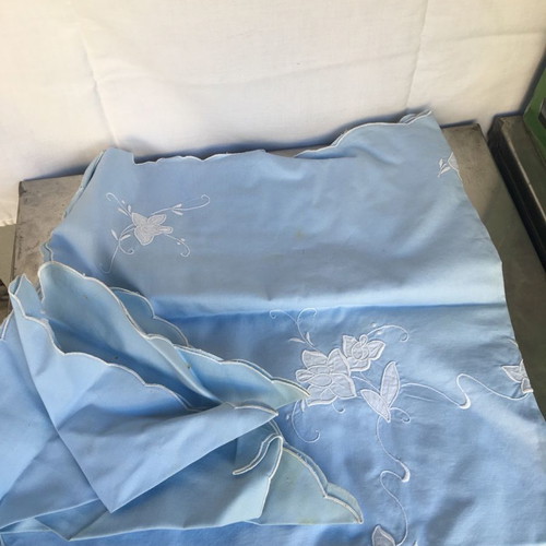 Blue tablecloth used square 80x80 with 4 matching napkins
